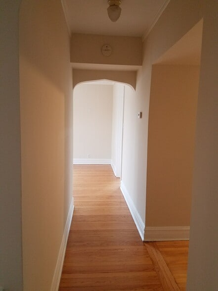 Building Photo - 4520 W Wellington Ave