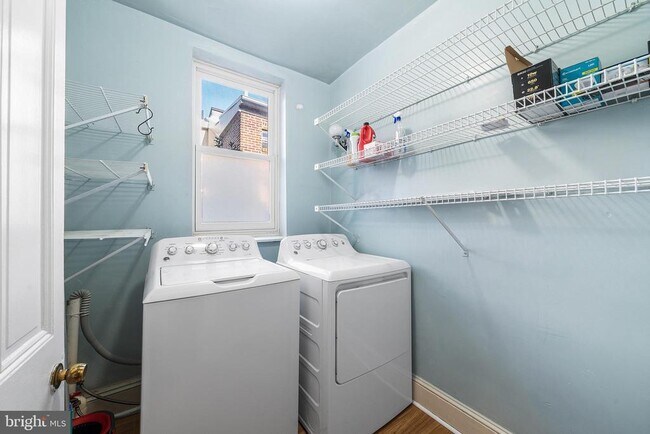 Building Photo - 705 S Warnock St