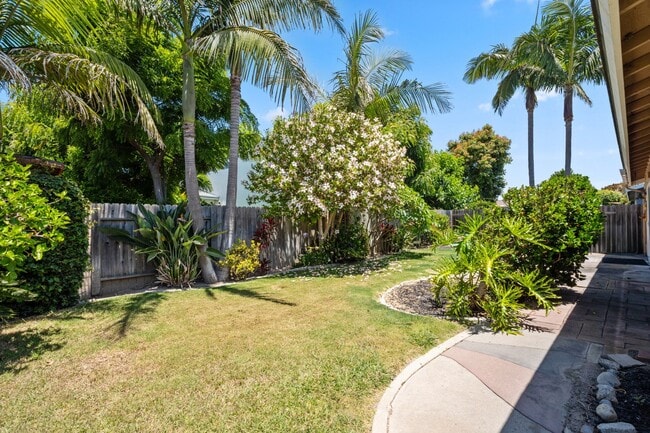 Building Photo - Single Level 4-Bedroom Home in Excellent H...