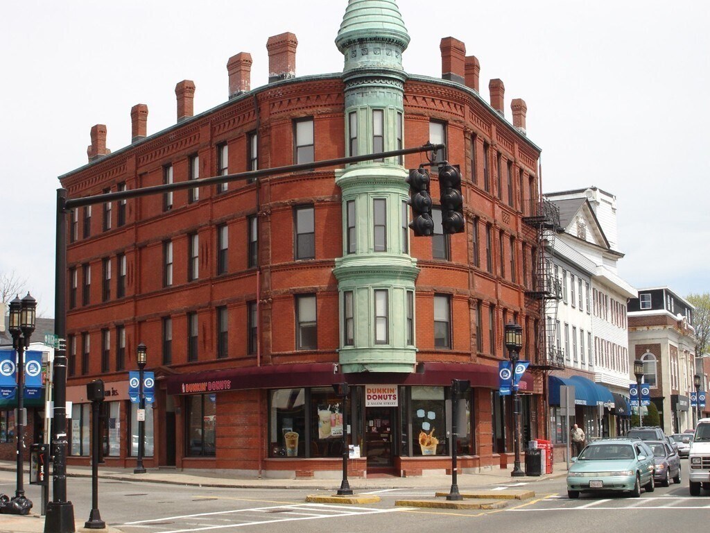 Building Photo - 8 Forest St