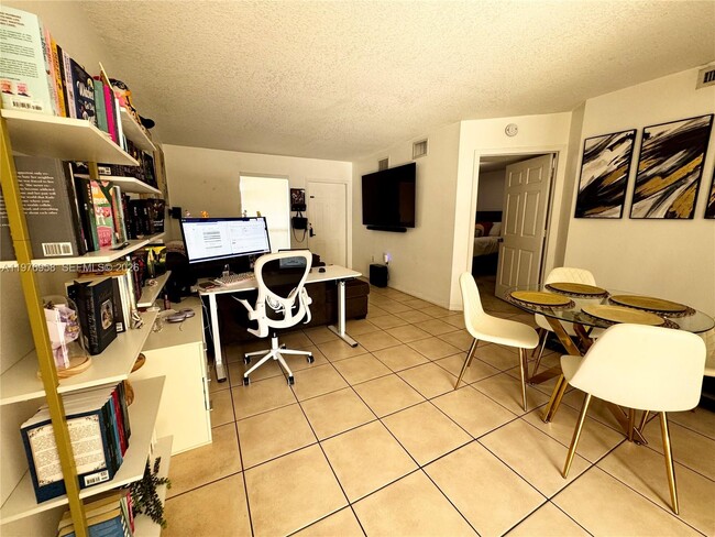 Building Photo - 6746 SW 115th Ct