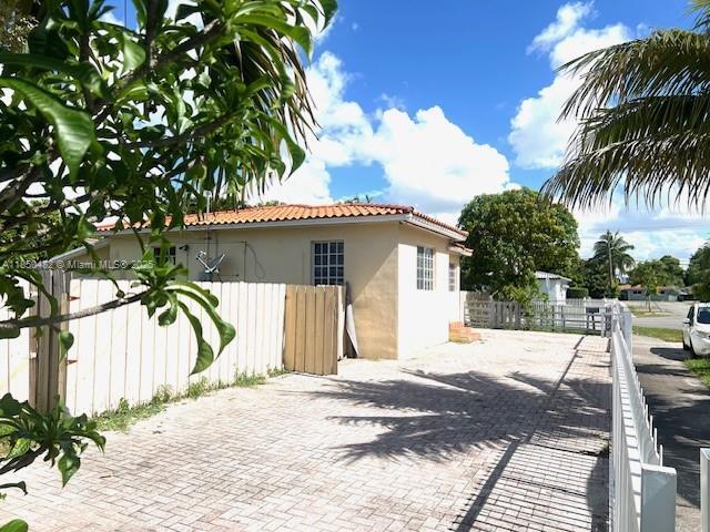 Building Photo - 500 SW 51st Ave
