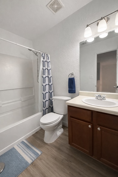 Building Photo - 1011 Ranchero Rd