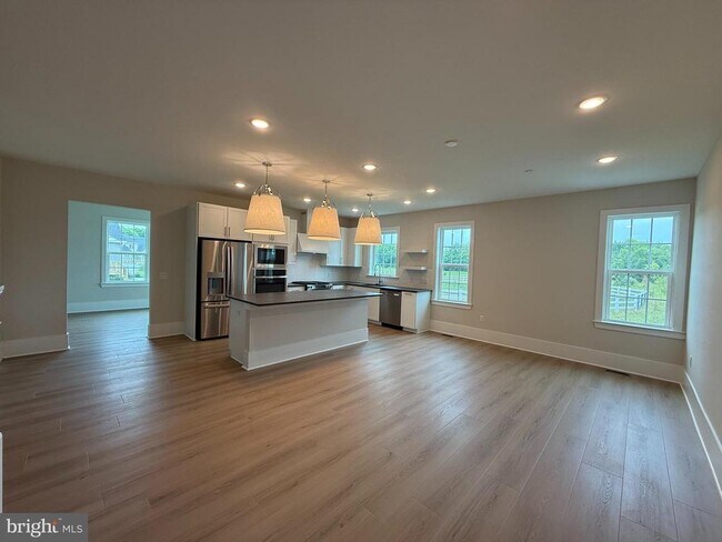 Building Photo - 1404 Justin Dr