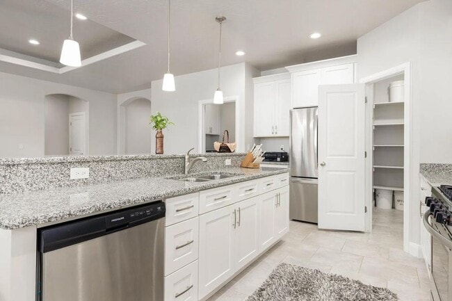 Building Photo - 2713 E 430 N