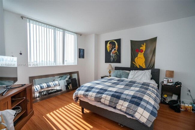 Building Photo - 1800 N Bayshore Dr