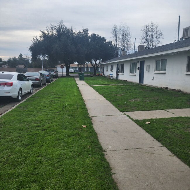 Building Photo - 11 E San Joaquin St