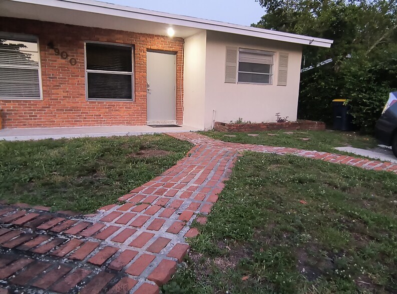 Building Photo - 4900 SW 28th Ter