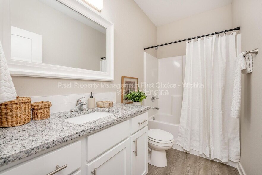 Building Photo - 3421 W 45th St S