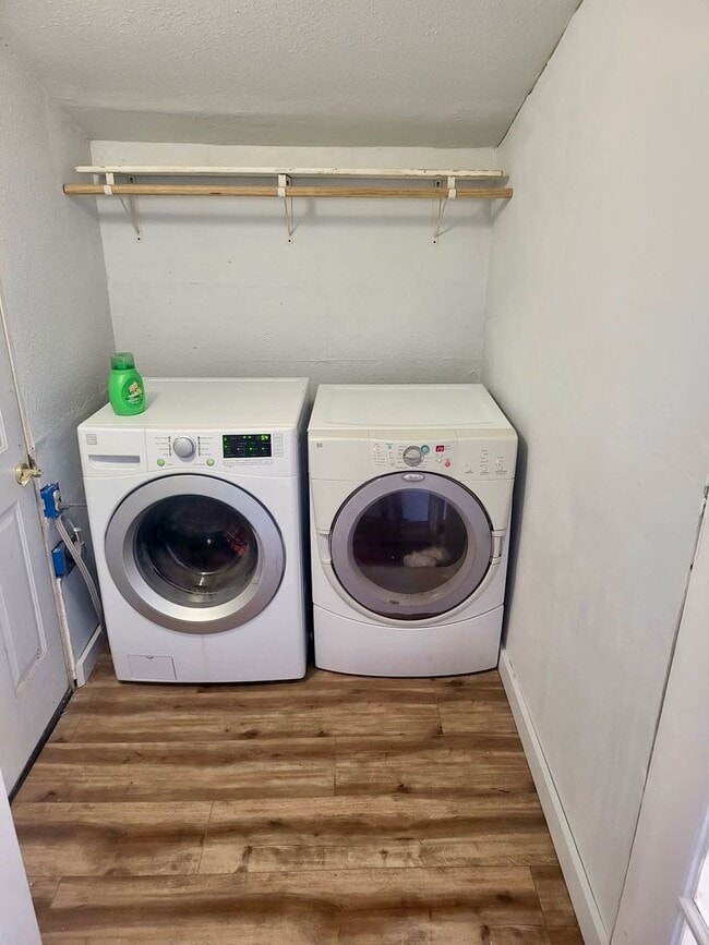 Building Photo - 312 E Electric St