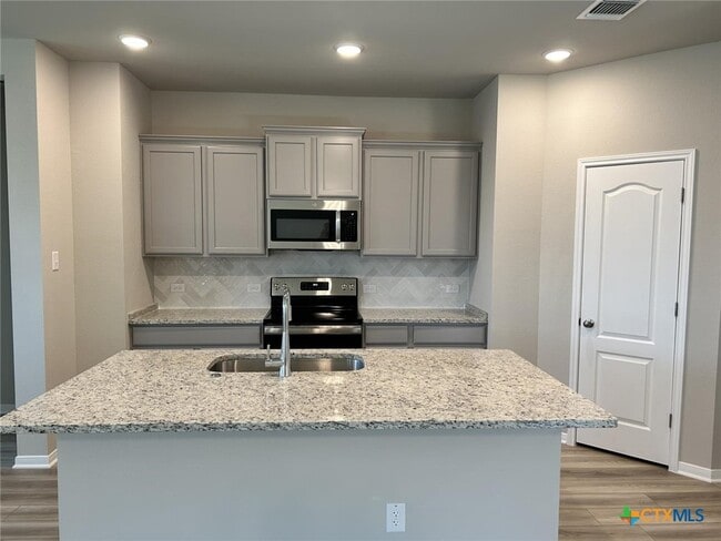 Building Photo - 10211 Six Shooter Ln
