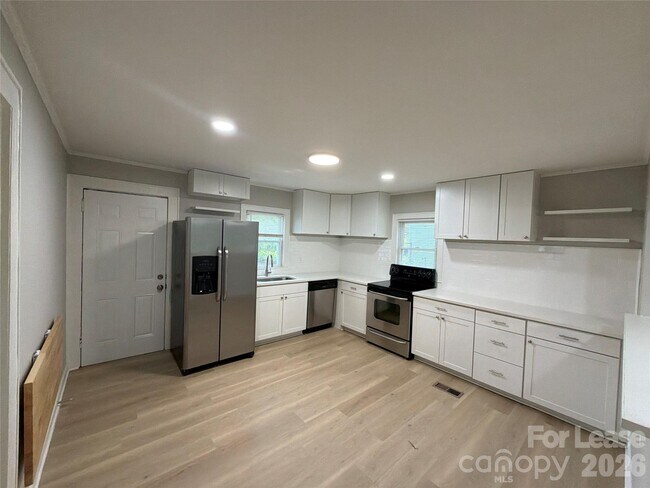 Building Photo - 831 Cason St