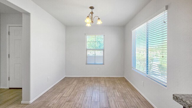 Building Photo - Popular Las Brisas community in Goodyear!
