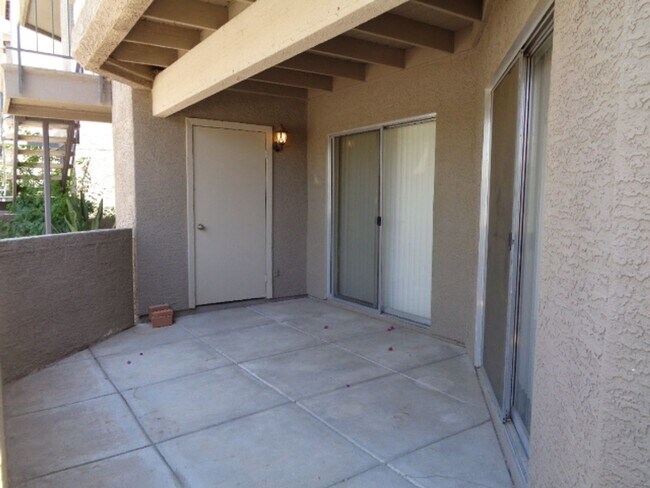 Building Photo - Spacious 2 bedroom condo in north Phoenix!...