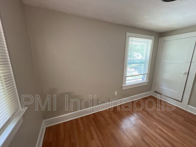Building Photo - 310 N Riley Ave