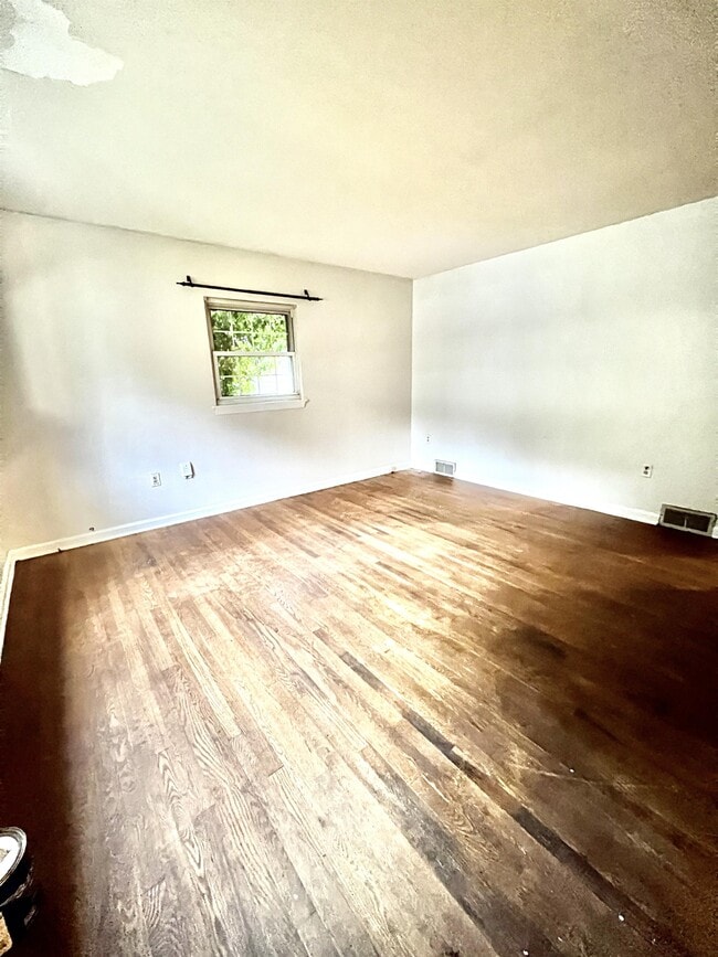 Building Photo - 1063 Charles Ave