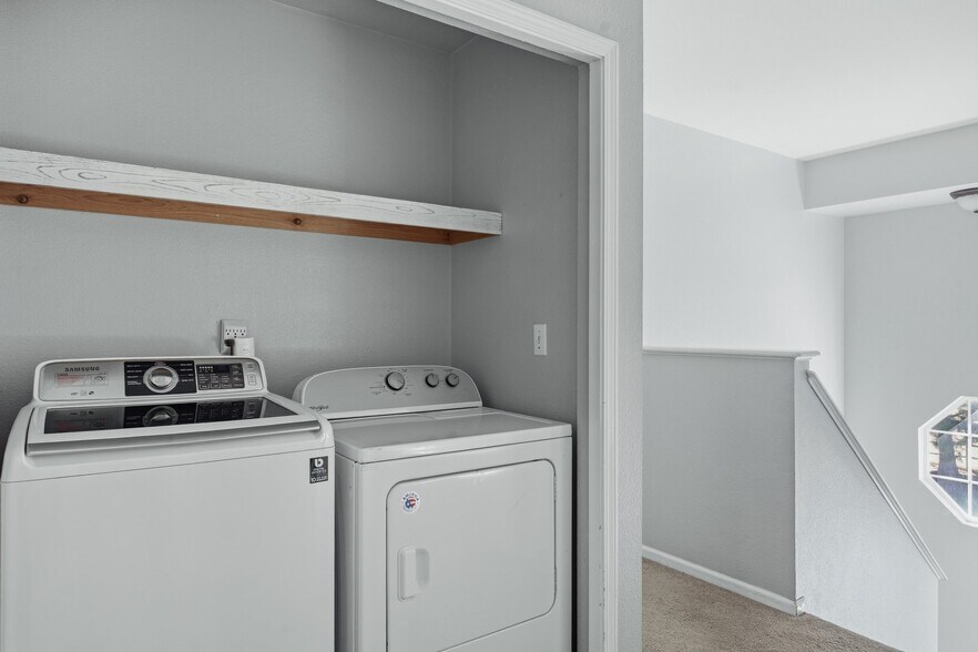 Building Photo - 2056 Calhoun Ct