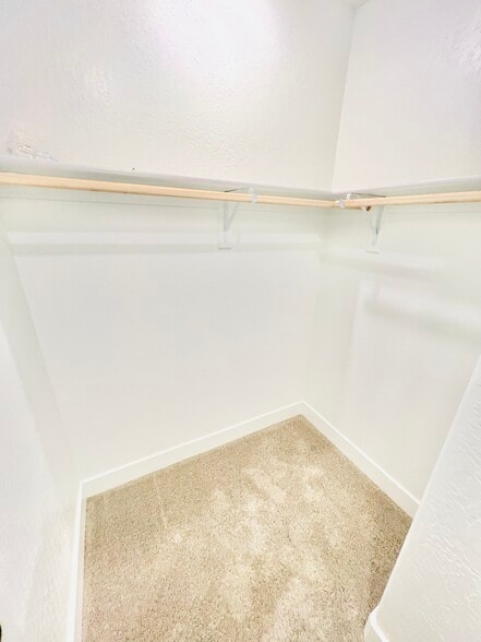 Building Photo - 2821 E Tamarind Dr
