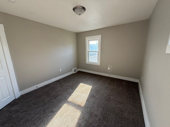 Building Photo - 4503 E 126th St