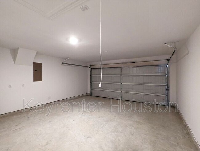 Building Photo - 8810 Wooster Trails Dr