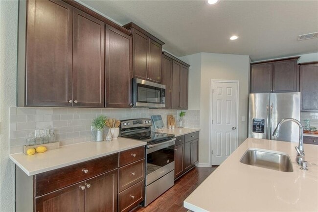 Building Photo - 173 Flexus Ln