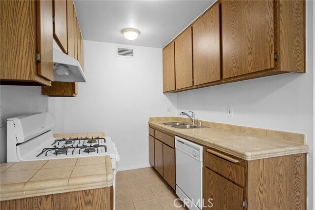 Building Photo - 16226 Vanowen St