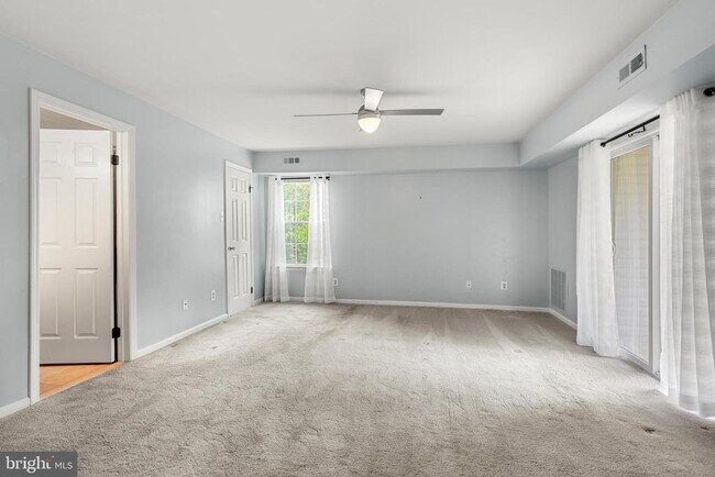 Building Photo - 543 Astor Square