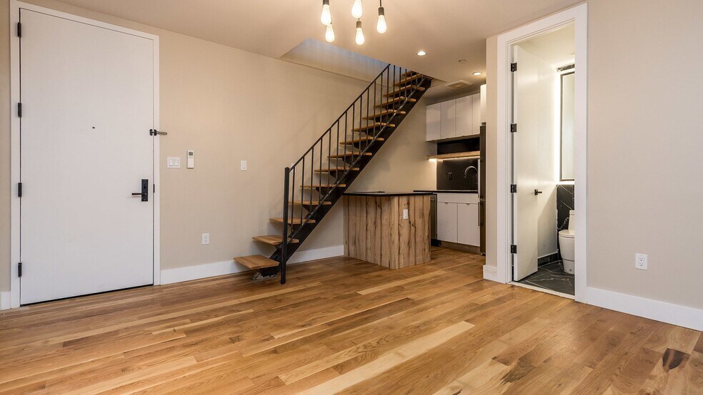 Building Photo - 595 Myrtle Ave