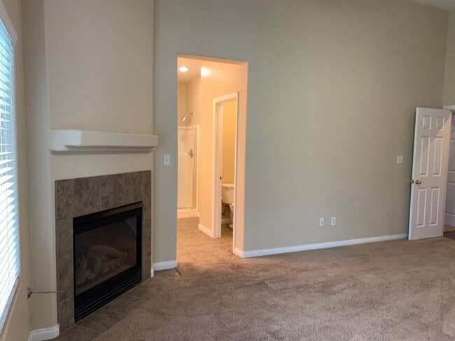 Building Photo - Beautiful 4 bed home in Northwest Bakersfi...