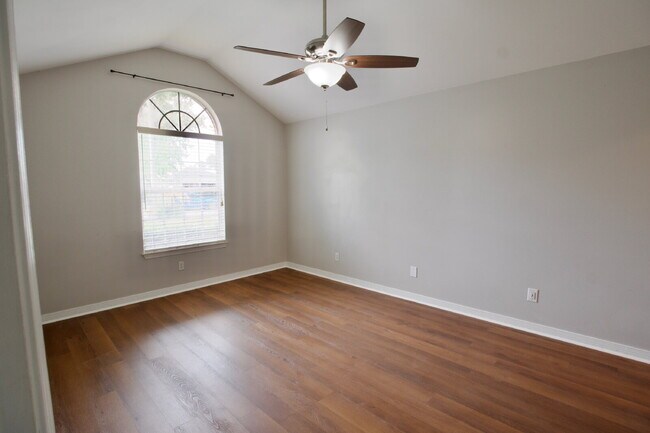 Building Photo - 1911 Summer Hills Ln