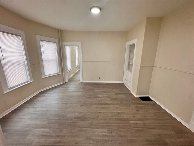 Building Photo - 132 Vernal St