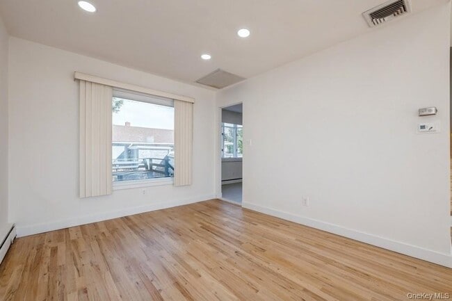 Building Photo - 482 Harbor Dr