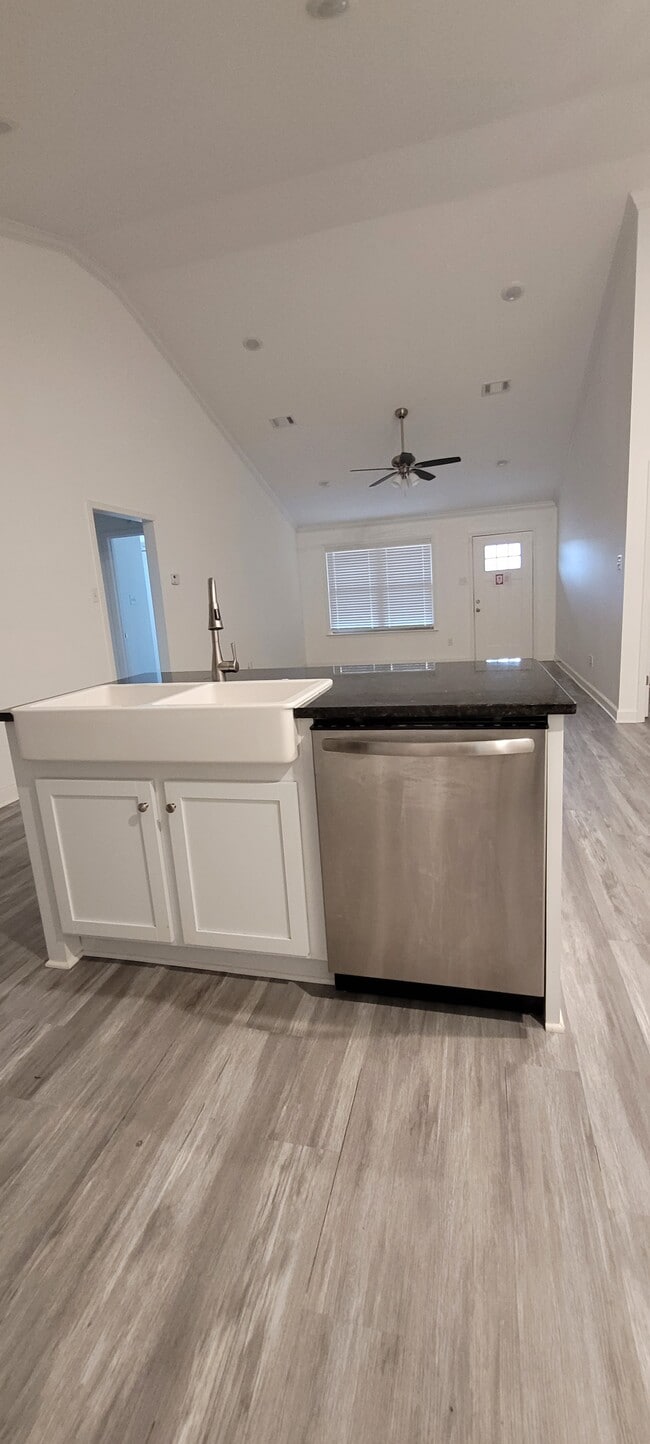 Building Photo - 45 Buena Vis Dr