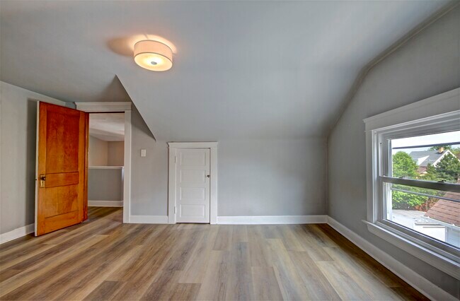 Building Photo - 1280 Warren Rd