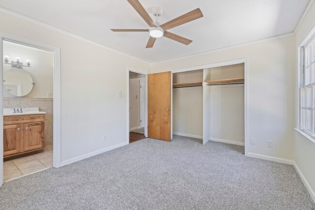 Building Photo - 3920 Meredith Dr