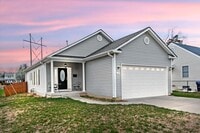 Building Photo - Close to Downtown Fredericksburg!