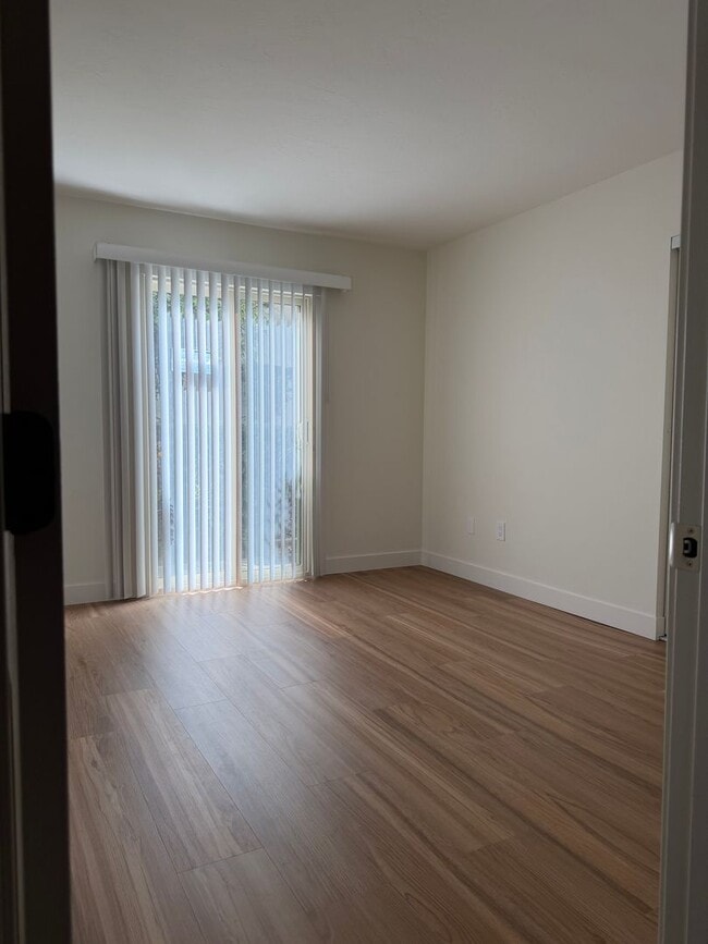 Building Photo - Golf Course View Bottom Level Condo in Campana Villas