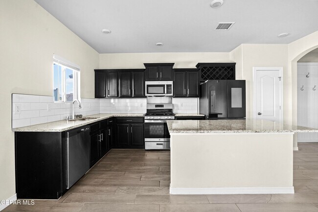 Building Photo - 12265 Desert Pine Ave