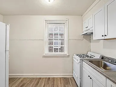 Building Photo - 5743 N Park Ave