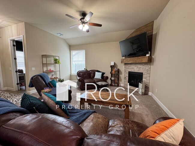 Building Photo - Beautiful 3 Bedroom Home with Study in Westmoore Area of OKC *HALF OFF 1st Month's Rent*