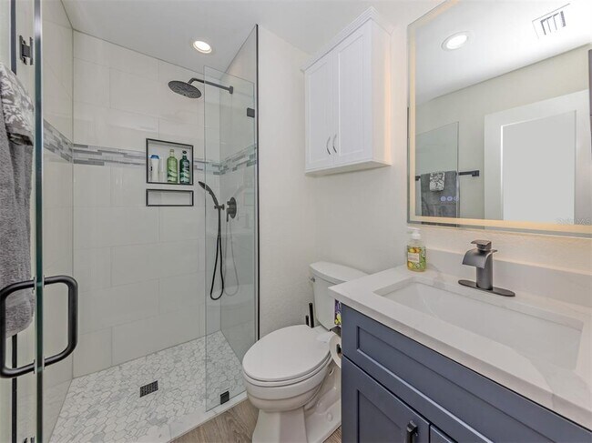 Building Photo - 1400 Tarpon Center Dr