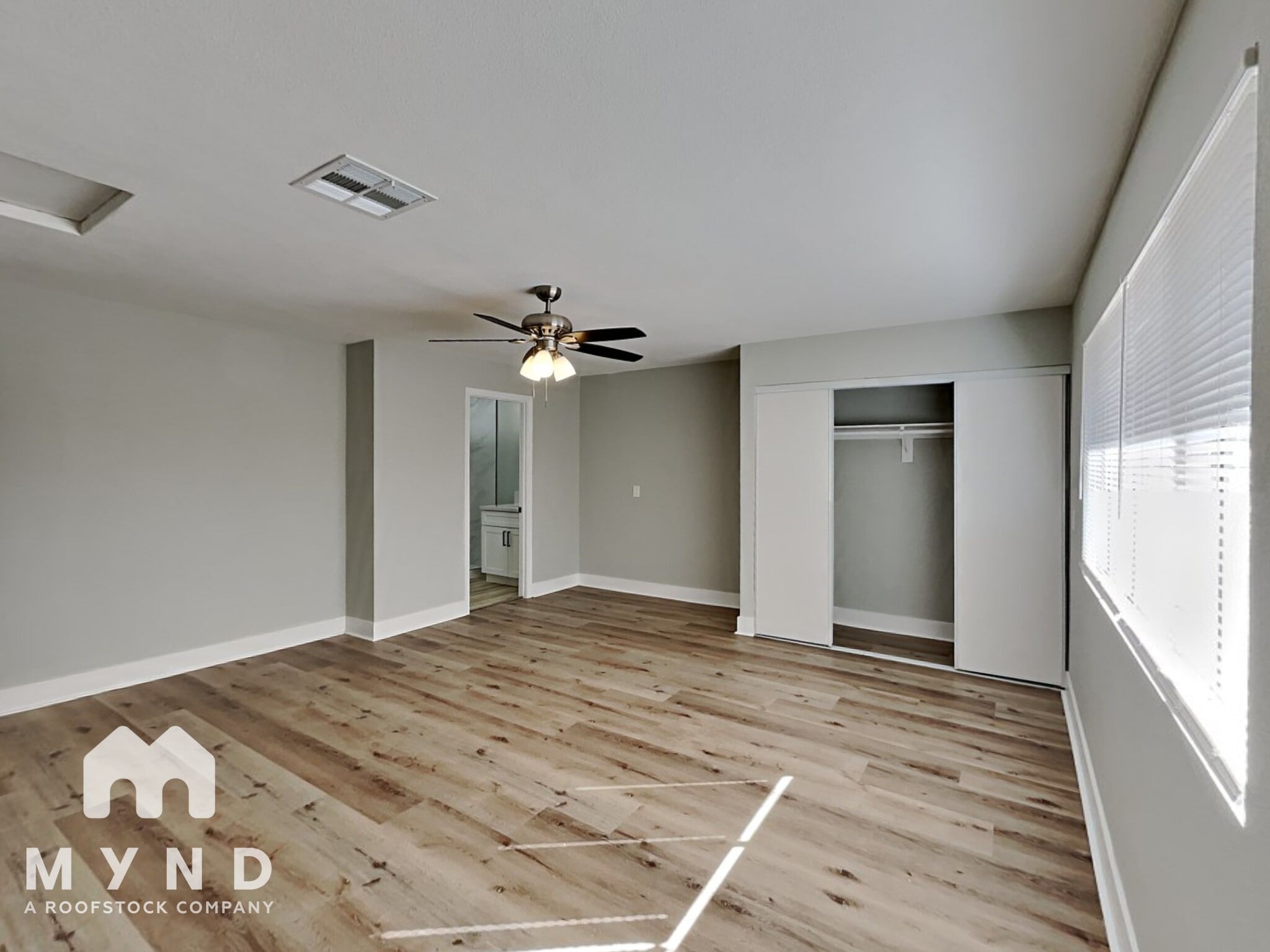 Building Photo - 3112 E Vegas Valley Dr