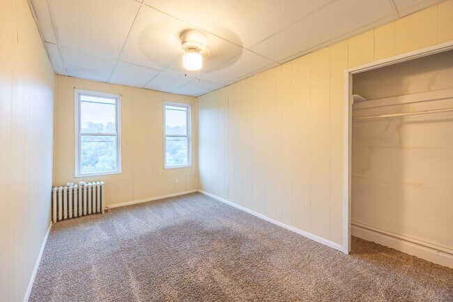 Building Photo - Comfort Meets Style: 3-Bedroom Home with Spacious Backyard in Pittsburgh