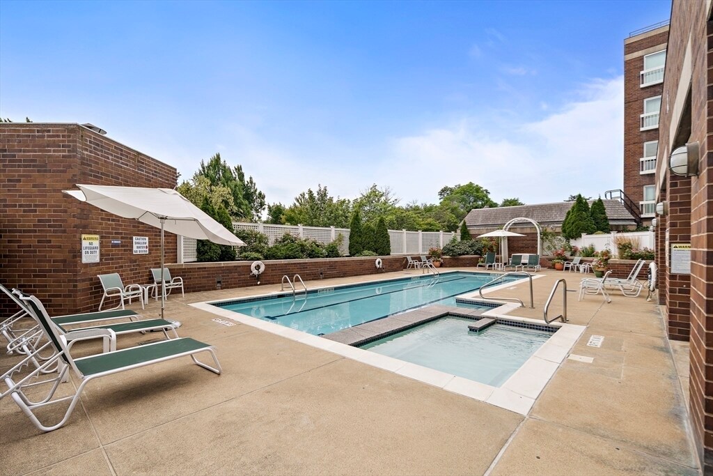 Building Photo - 950 Massachusetts Ave