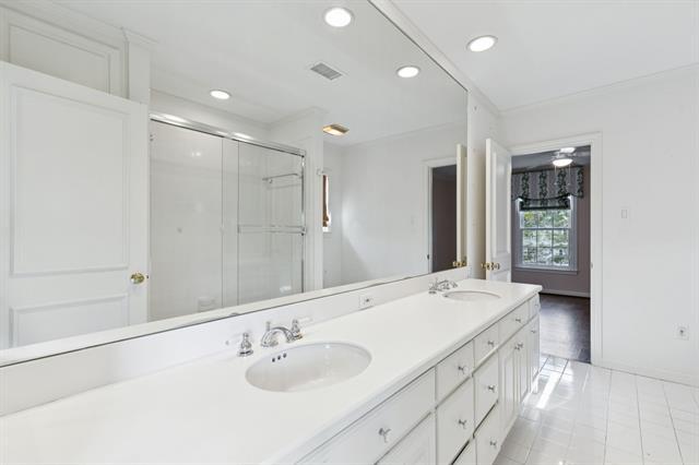 Building Photo - 4437 Larchmont St