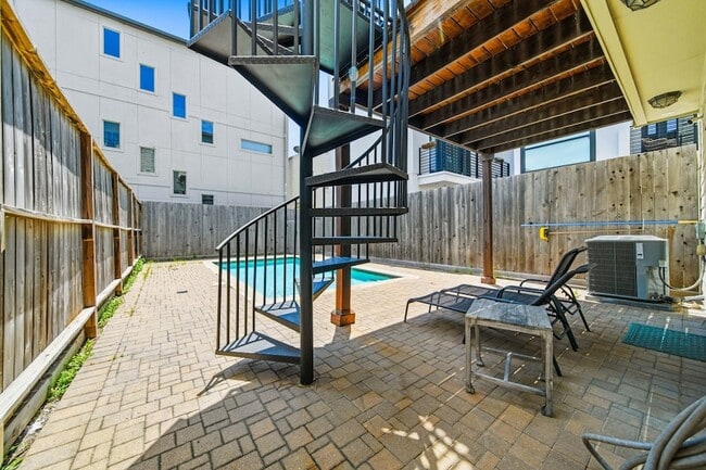 Building Photo - 5519 Kiam St