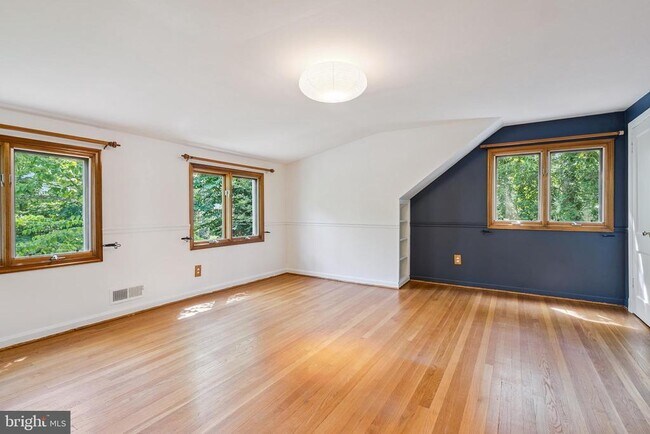 Building Photo - 9311 Adelaide Dr