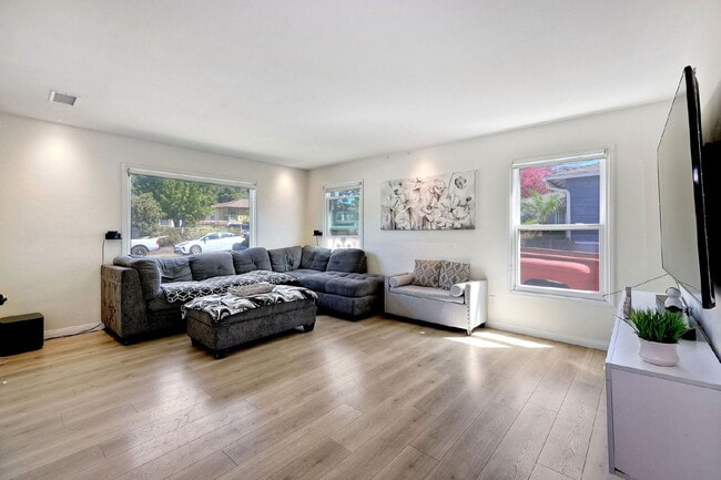 Building Photo - Beautifully Renovated La Mesa Home with 2-Car Detached Garage!