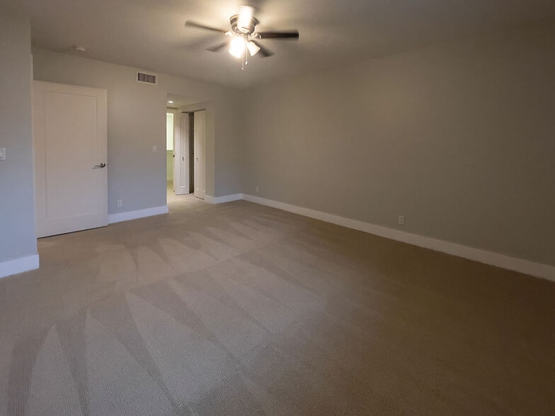 Building Photo - 64 Isle Of Venice Dr