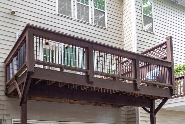 Building Photo - 2345 Limehurst Dr